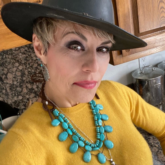 Meet your Posher, Lisa - Picture 2 of 3